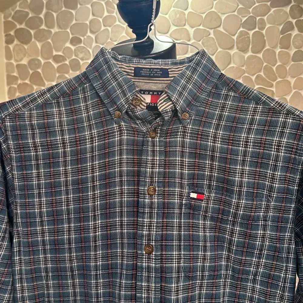Tommy Hilfiger boys plaid flannel – size medium